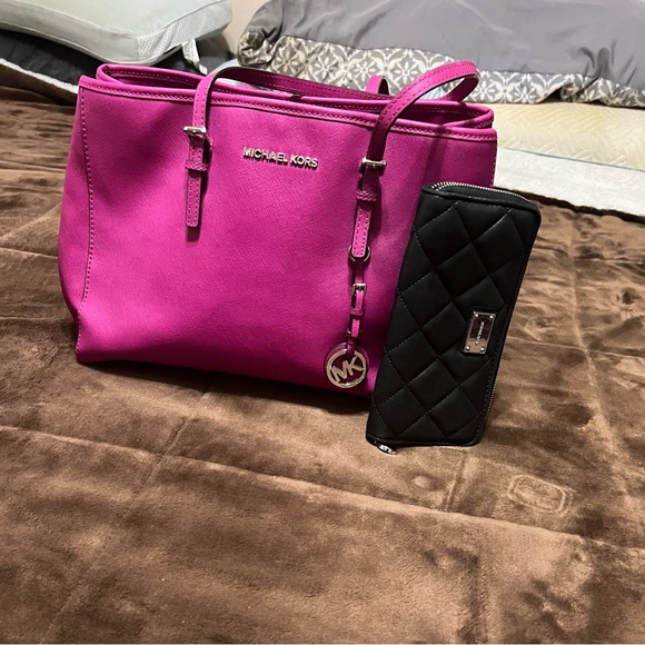 Michael kors purse with wallet - Picture 2 of 12